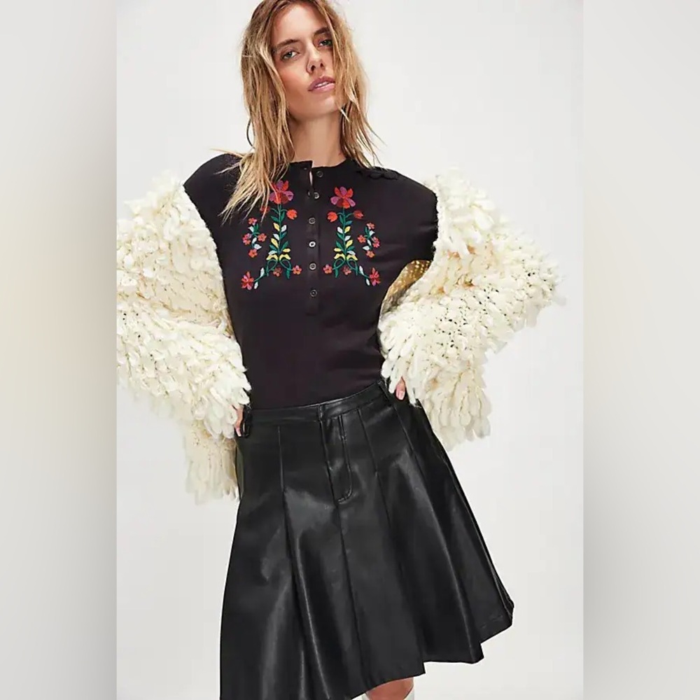 NWT FREE PEOPLE Fleur Embroidered Cuff Top | Black MSRP $98 Size M - Picture 5 of 15